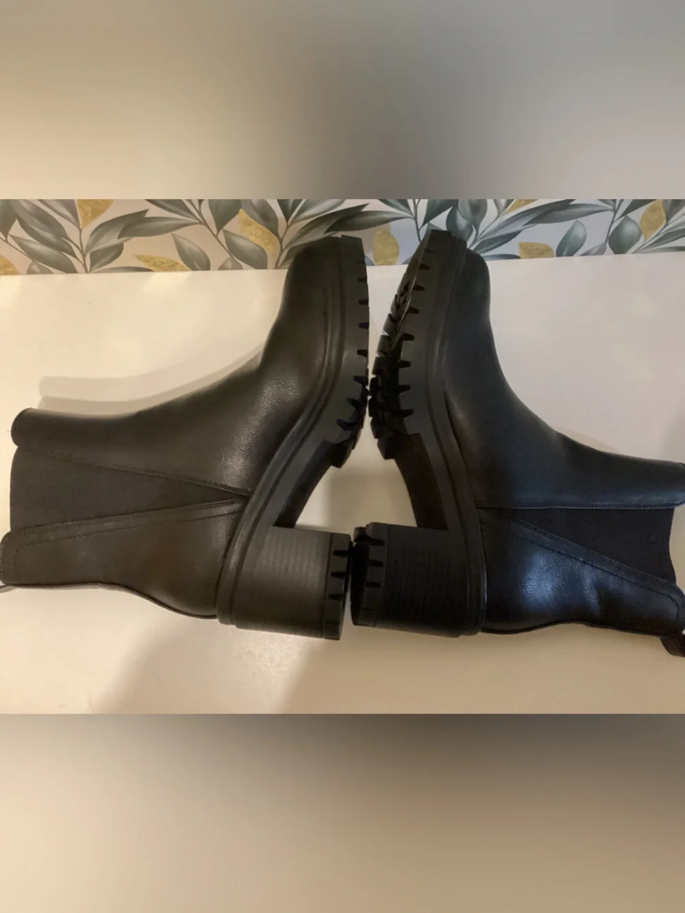 MIA sleek black